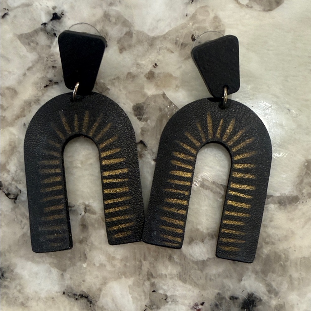 Handcrafted Black and Gold Arch Dangle Earrings - Unbranded